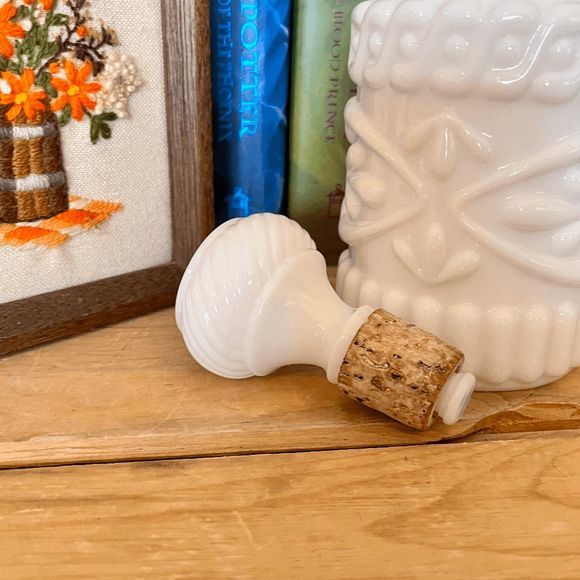 Vintage 1969 White Milk Glass Jim Beam Whiskey EMPTY Bottle Decanter & Stopper - Picture 6 of 7